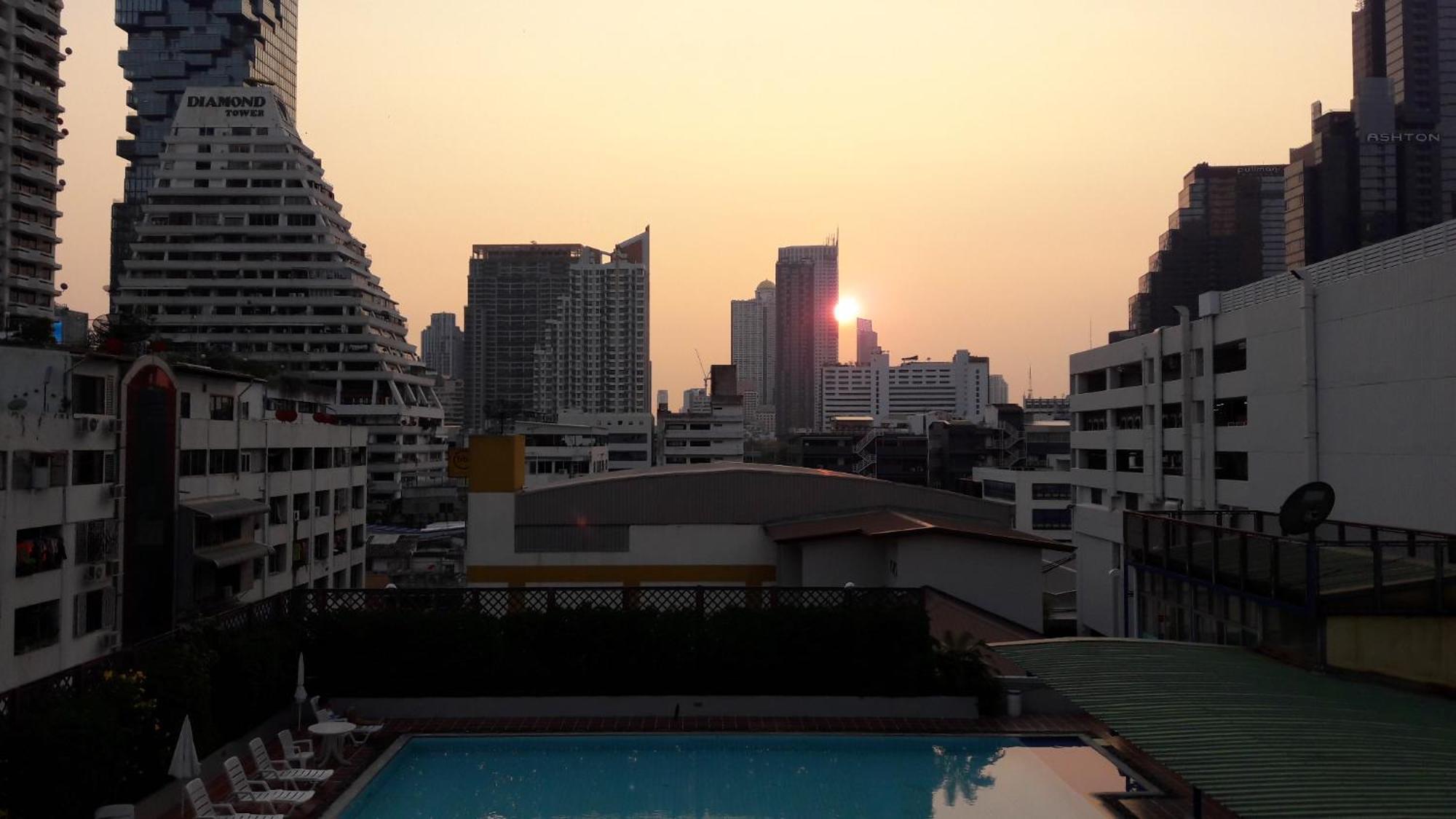 Panoramic City View Room At Silom Bangkok Exterior foto